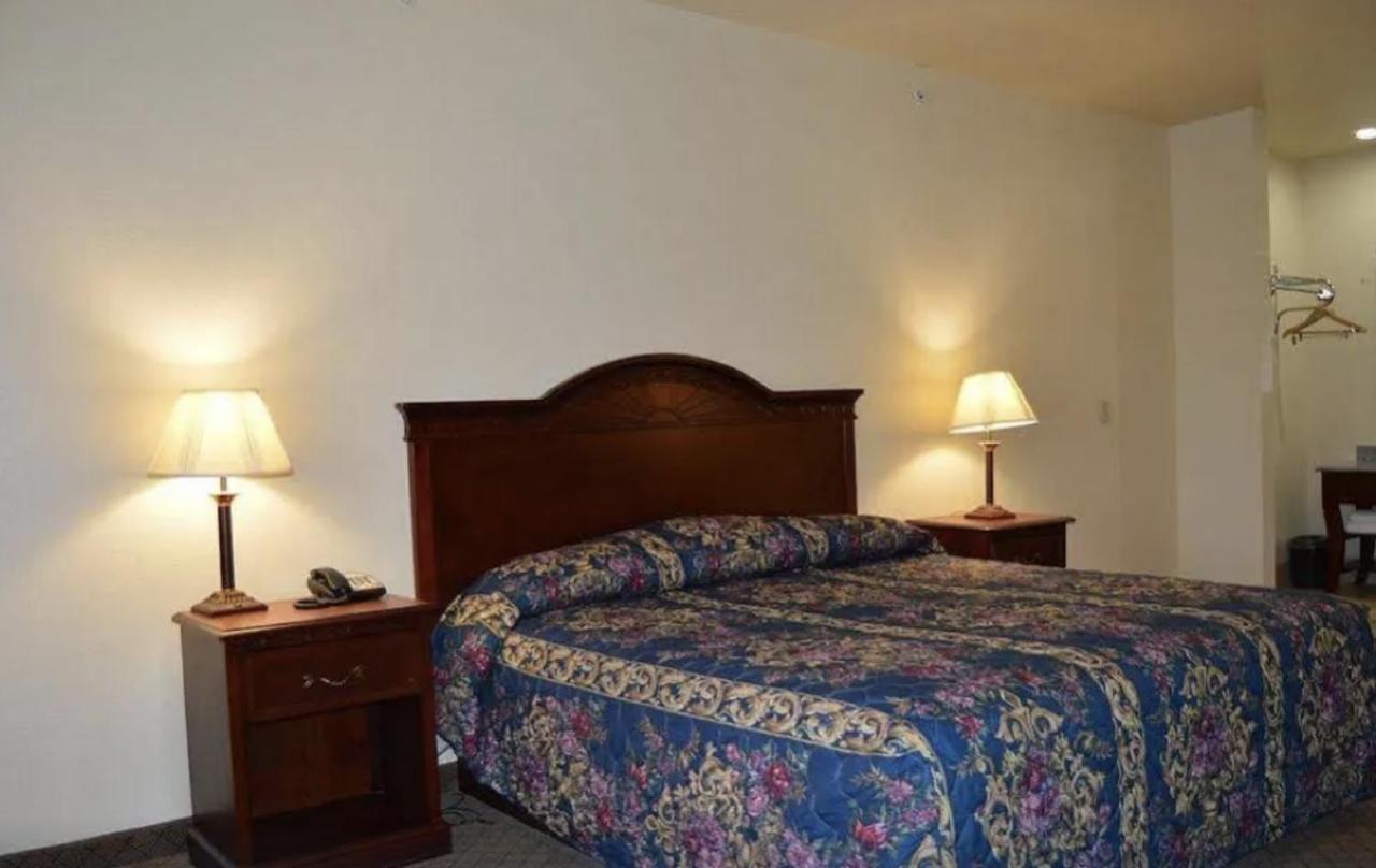 Hiway Inn Express - Kiowa Exterior foto
